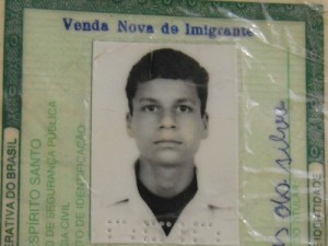 Foto antiga da carteira de identidade da vítima.